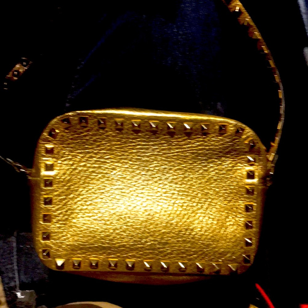 Valentino
Platinum GldLeather Rockstud ShoulderBag